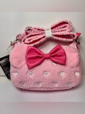 NWT Loungefly x Disney Minnie Mouse Hearts Strawberry Scented Sherpa Crossbody
